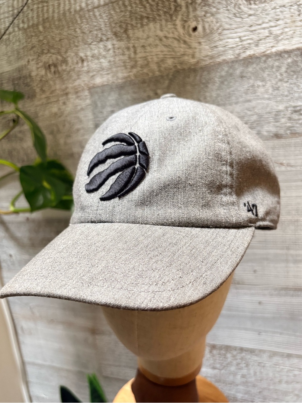 '47 | NBA Toronto Raptors Basketball Linen-Blend Strapback Cap - O/S, Gray/Black